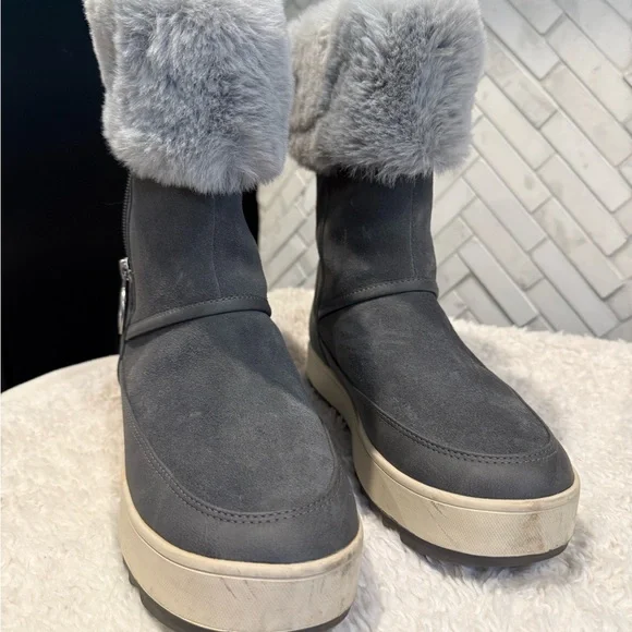 Koolaburra Gray Fur-Trimmed Winter Boots - Picture 4 of 6